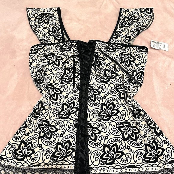 Fancy B&W - Picture 1 of 3